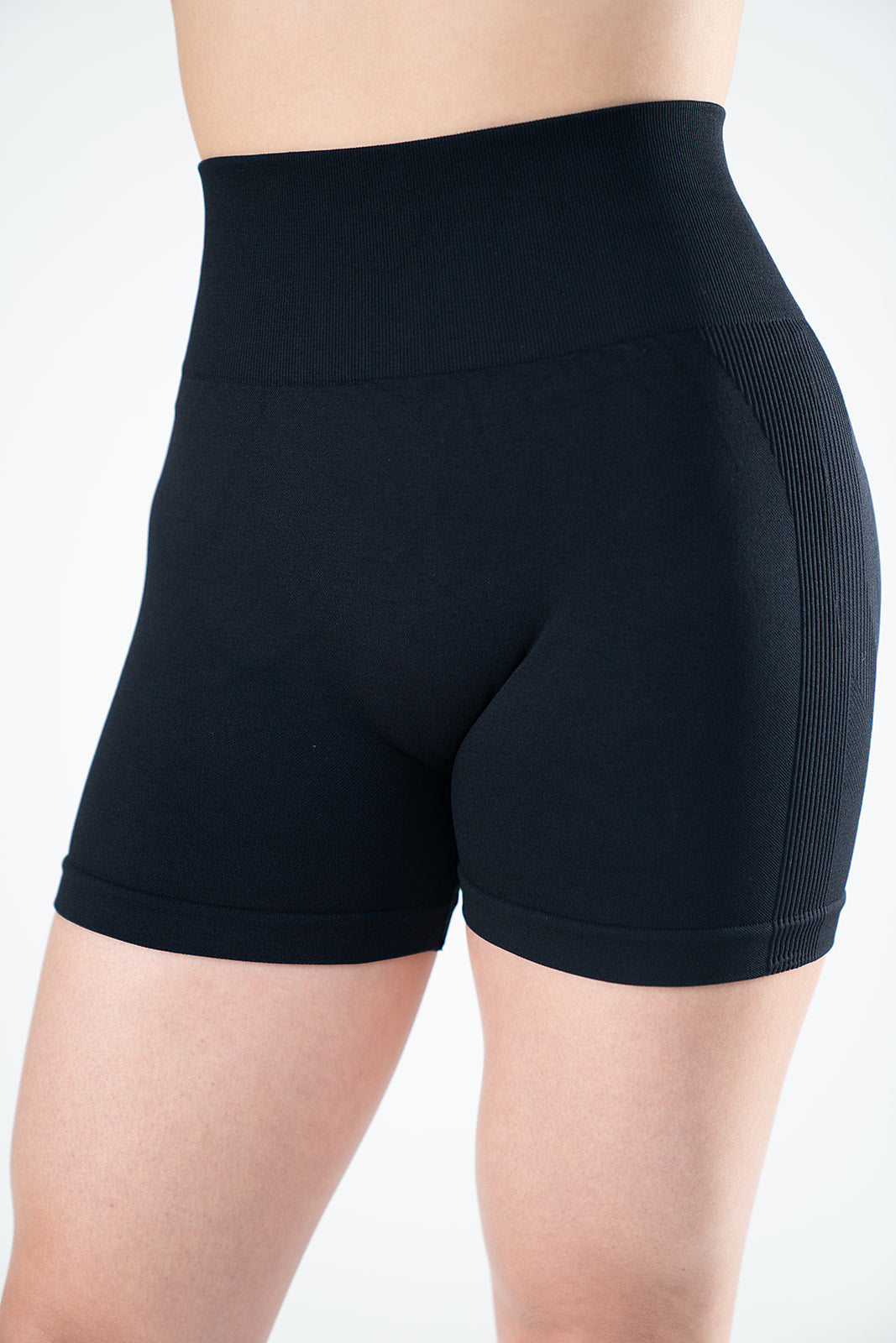 BELLA'S π SEAMLESS SHORTS