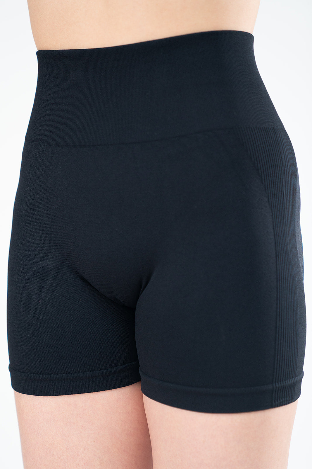 BELLA'S π SEAMLESS SHORTS