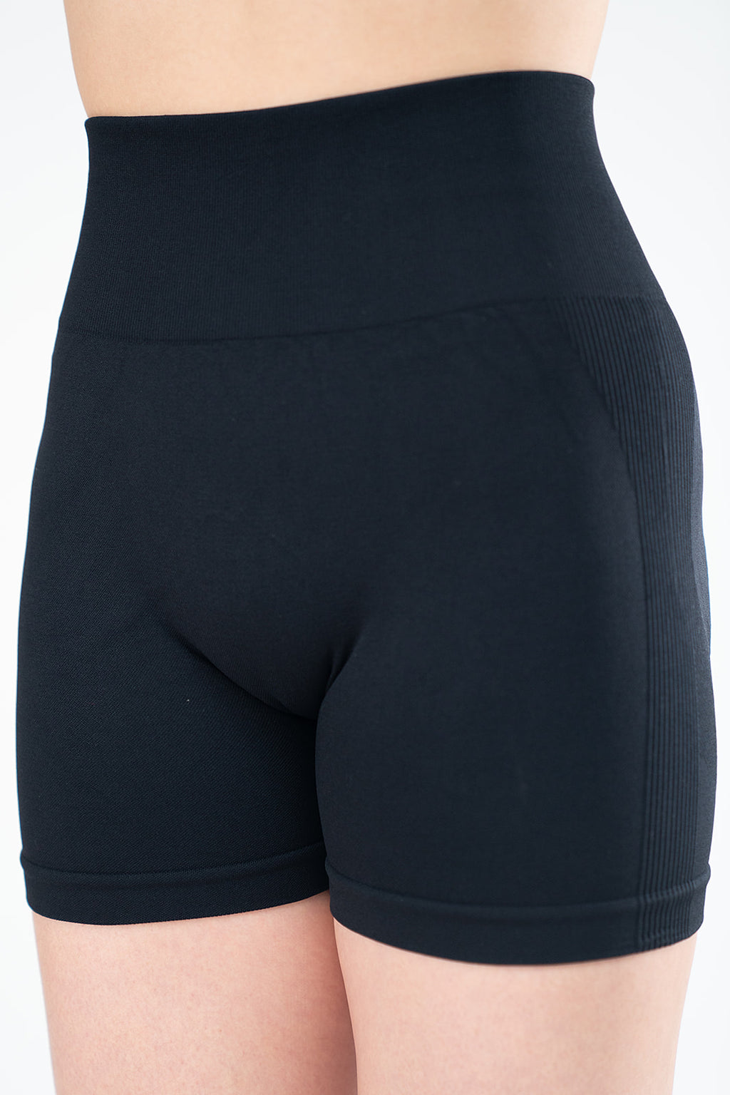 BELLA'S SEAMLESS SHORTS